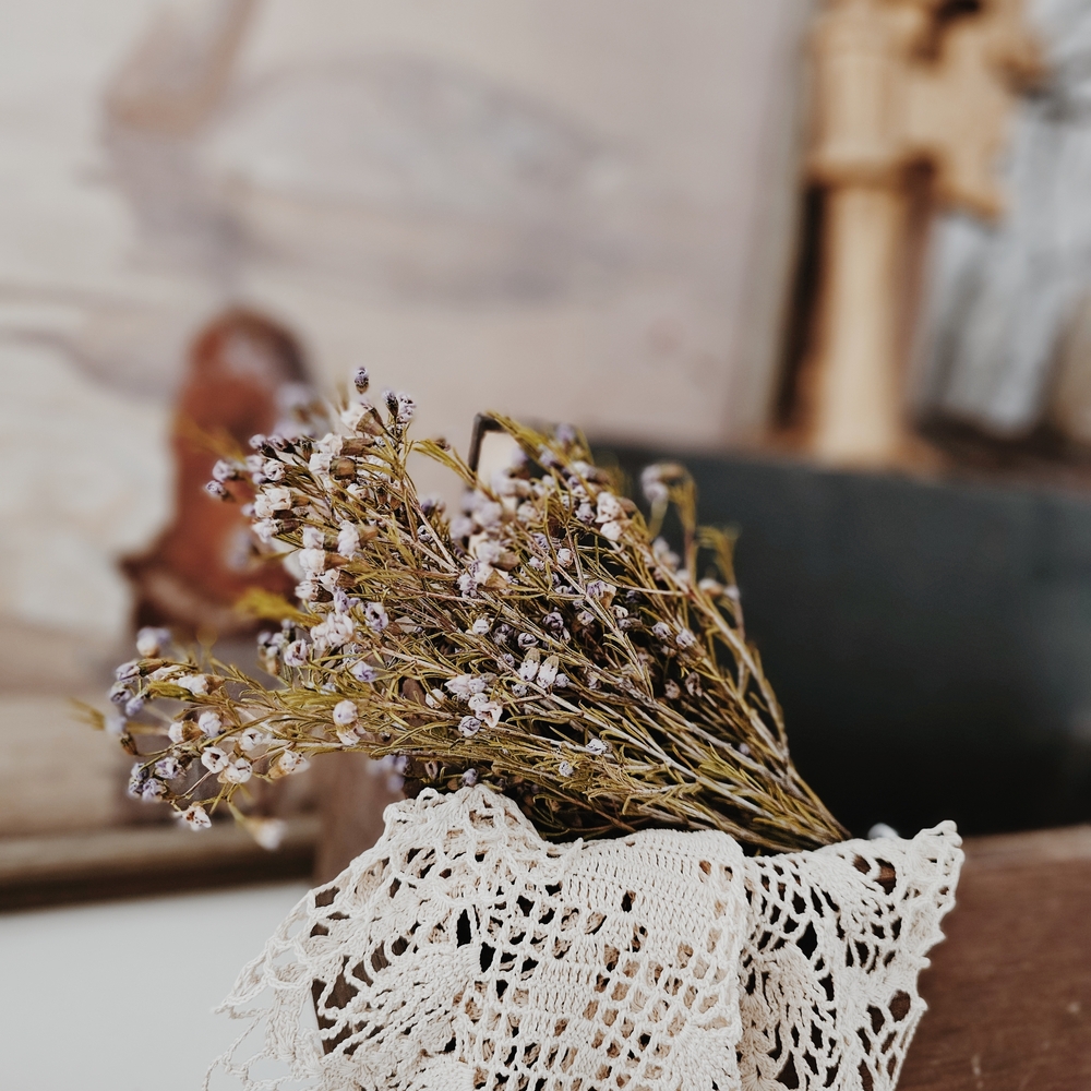 Bundle of Small NaturalDried Purple Flowers - Picture 5 of 5